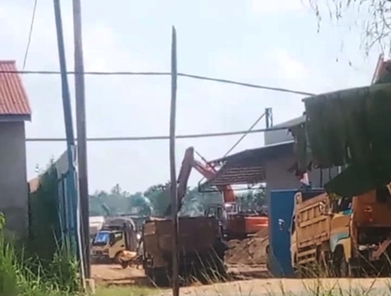 Kok Bisa? Ada Stockpile Pasir di Tengah Pemukiman Warga di Kabupaten Muaro Jambi