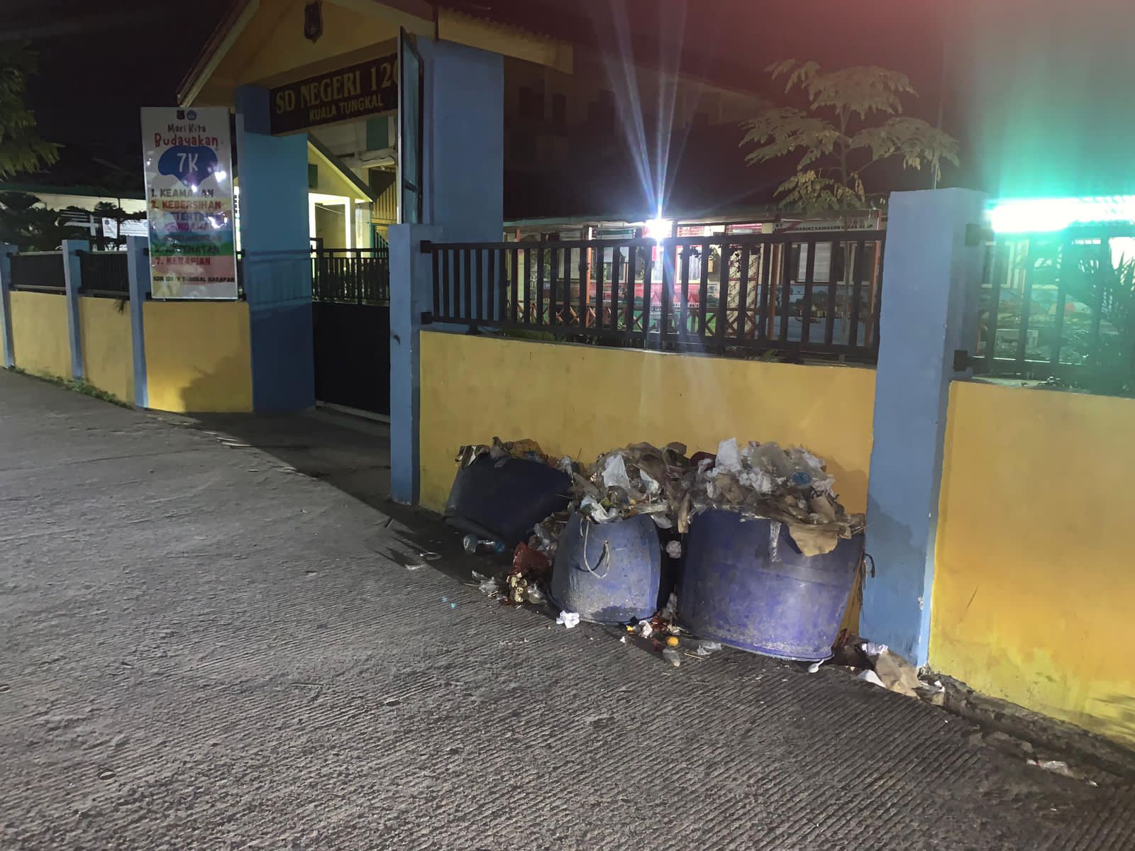 Warga Kualatungkal Kesal, Tumpukan Sampah Dibiarkan Sudah 5 Hari