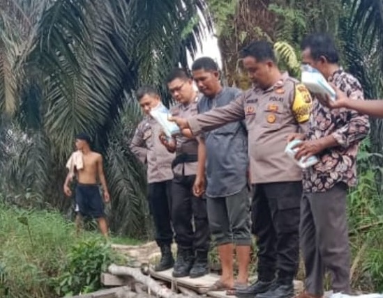 Kades Tanjung Pauh Muaro Jambi Minta Warga Tak Lagi Cari Ikan Menggunakan Potas