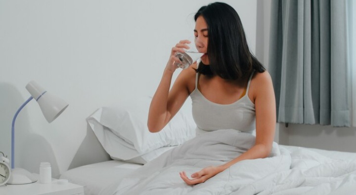 Segudang Manfaat Minum Segelas Air Putih Setelah Bangun Tidur