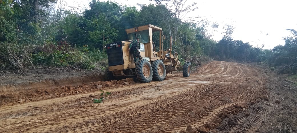 Pembukaan Jalan oleh Satgas TMMD ke-121 Kodim 0415/Jambi di Desa Suka Maju Sudah 60 Persen