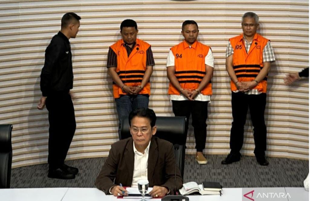 Teng! Gubernur Riau Jadi Tersangka Usai Terjaring OTT KPK