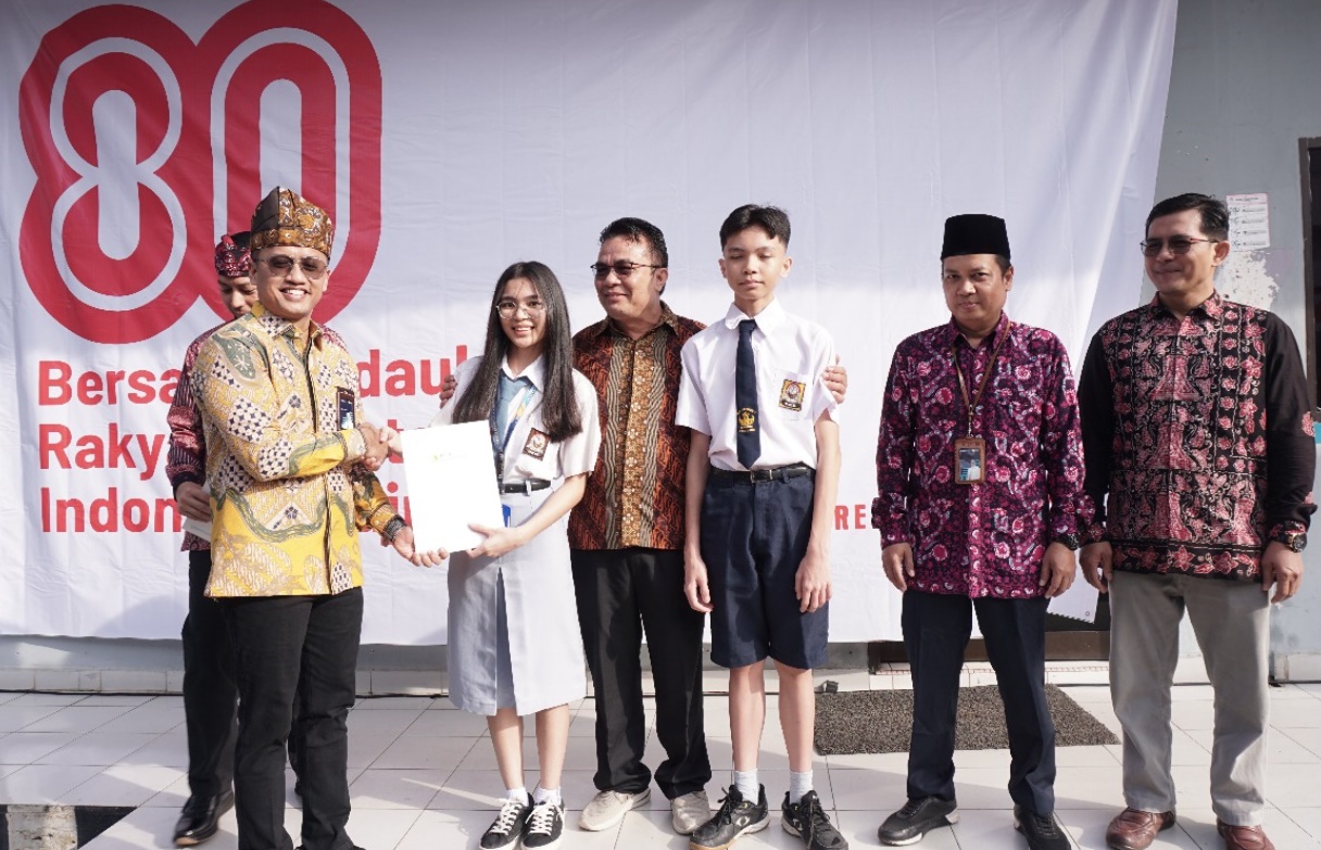 PLN IP UBP Jambi serahkan bantuan Beasiswa, wujud peduli pendidikan Menuju Indonesia Emas 2045