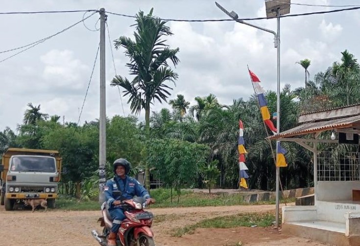Lampu Penerangan Bantuan SKK Migas PetroChina di Blok E Kelurahan Pandan Jaya Memberikan Banyak Manfaat