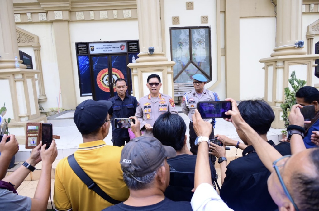 Simak! Ini Kronologis Mobil Pajero Tabrak Pagar Polda Jambi, Pengemudi Positif Narkoba dan Miras