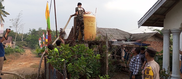 2 Unit Mobil Water Canon Brimob Polda Jambi Diturunkan, Bantu Salurkan Air Bersih ke Warga Desa Sebapo