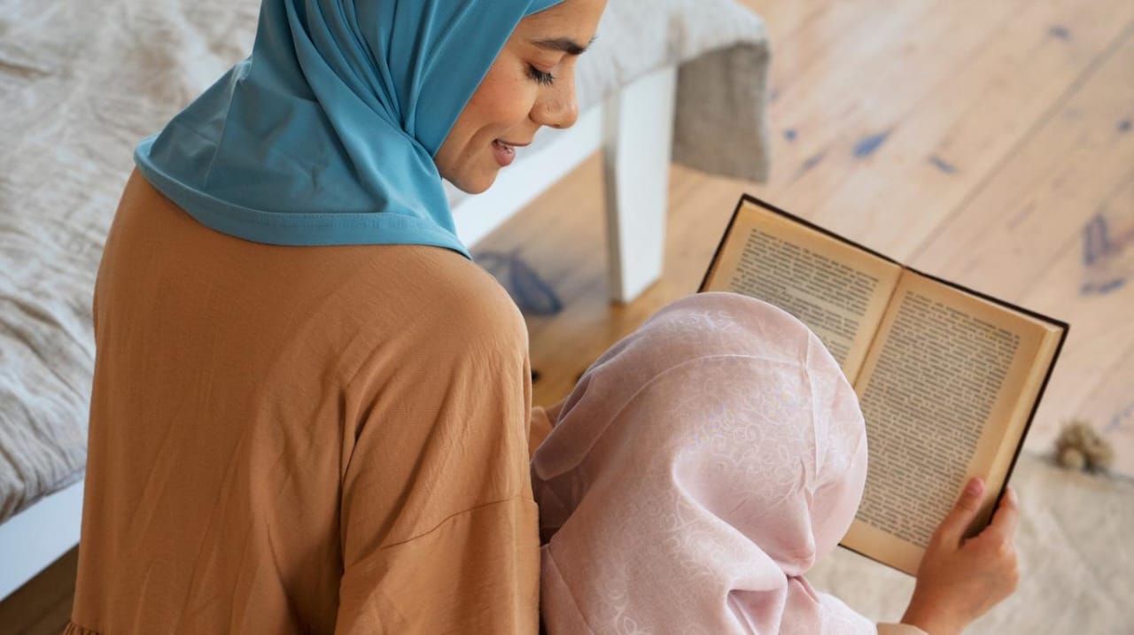 Yang Beragama Islam Wajib Tahu! 5 Tips Anak Cerdas dengan Islamic Parenting 
