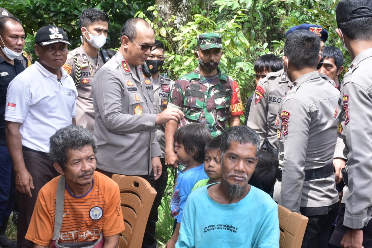 Cara Kapolda Jambi Bercengkrama dengan Anak-anak SAD