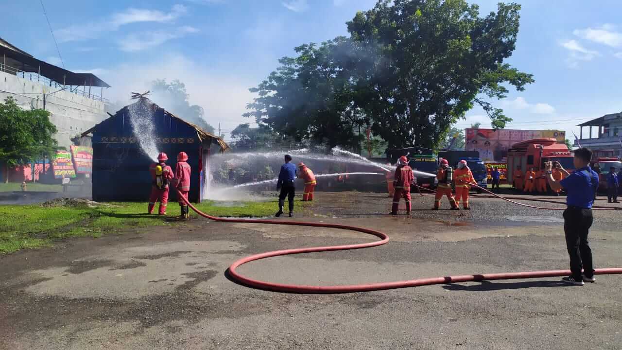 BREAKING NEWS : Kebakaran Hebat Terjadi di Kantor Damkar Kota Jambi, Cek Faktanya Disini