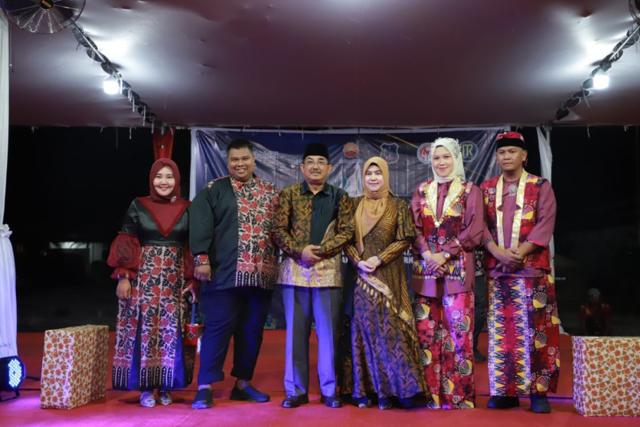 Parade Batik Khas Daerah, Meriahkan Hari Jadi Tanjab Barat dan Kemerdekaan RI