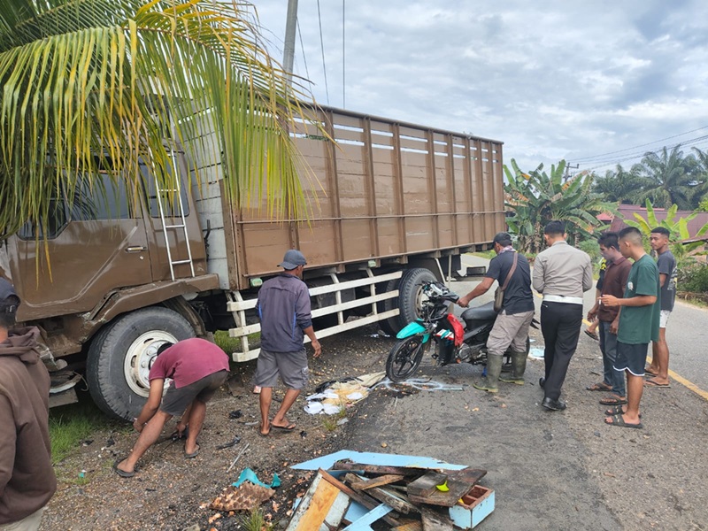 Braak! Sopir Meleng, Fuso Hantam Penjual Cilok di Muara Tembesi Kabupaten Batang Hari