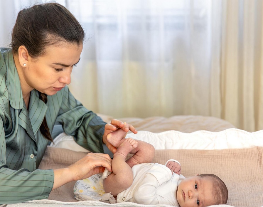 Bunda Wajib Tahu!  Ini Bahaya Minyak Telon yang Salah untuk Kulit Bayi