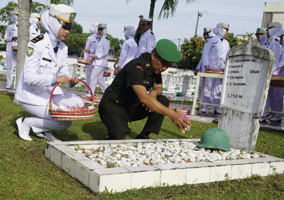 Ziarah Rombongan HUT ke-66 Korem 042/Gapu, Bentuk Penghormatan kepada Pahlawan