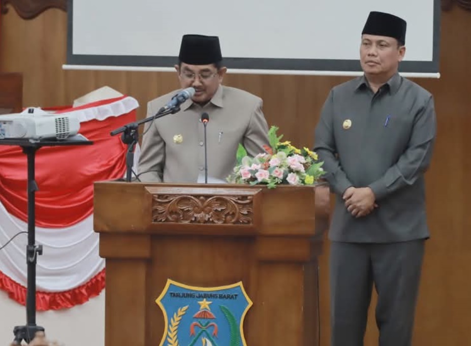 Bupati Tanjab Barat Paparkan Rencana Pembangunan 2025–2030 dalam Rapat Paripurna DPRD