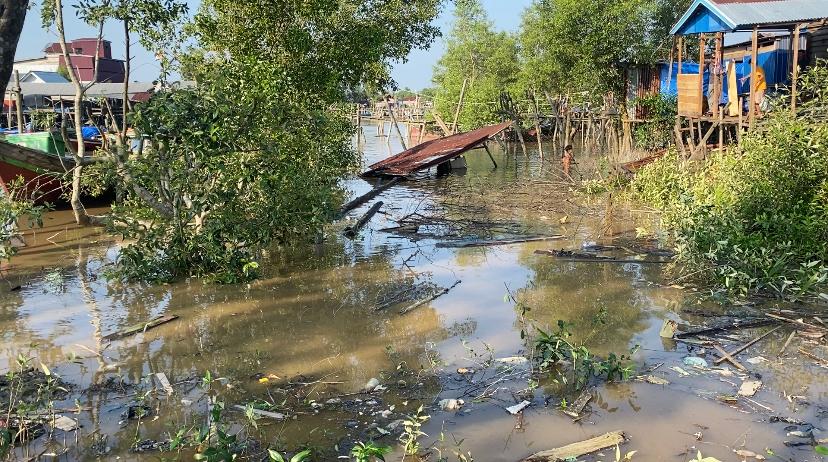 Dihantam Abrasi, 5 Rumah di Bantaran Sungai Kelurahan Kampung Nelayan Rusak Parah