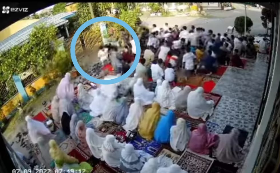 Viral! Video Sapi Ngamuk Terobos Shaf Salat Idul Adha, Jamaah Auto Panik