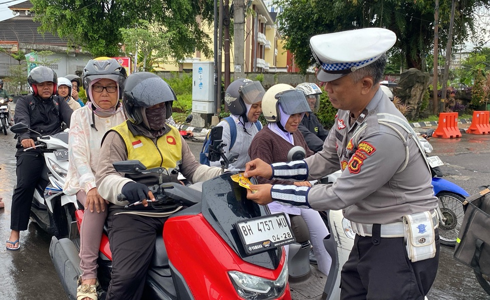 Ada Kondisi Darurat Selama Perjalanan? Jangan Ragu Hubungi Hotline Mudik Polri 110