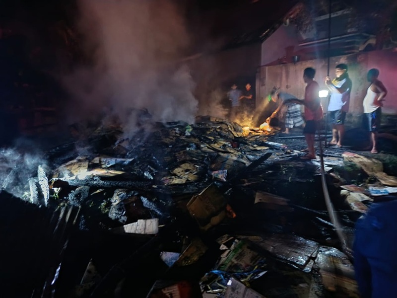 Geger! Kebakaran Hanguskan 1 Rumah di Desa Tuo Limbur Kabupaten Bungo, Diduga Akibat Konsleting Listrik