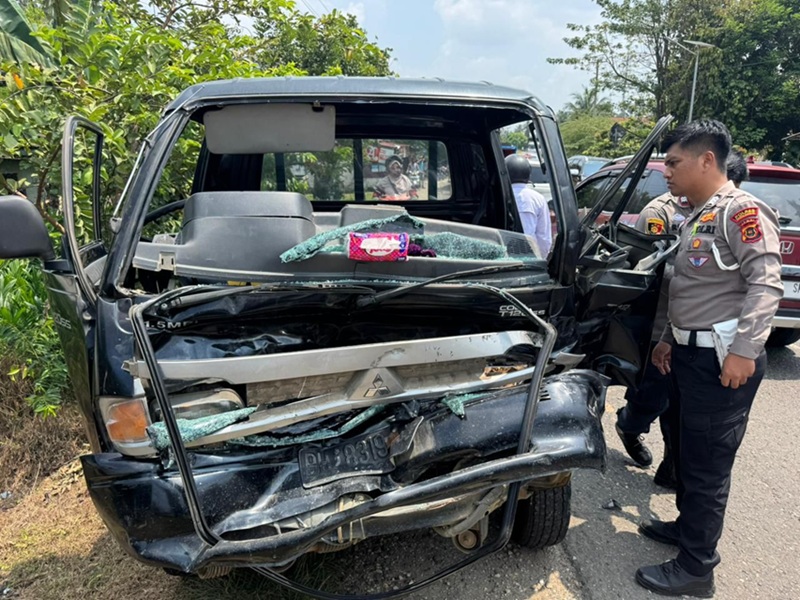 Kecelakaan di Sarolangun Pick Up vs Truk, 2 Orang Luka Berat