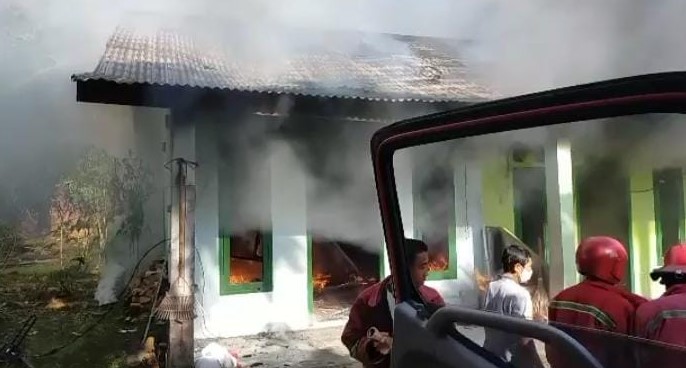 Bedeng 3 Pintu di Baganpete Terbakar, Penyebabnya Belum Diketahui