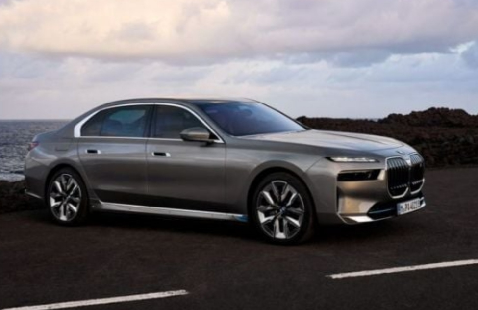 Keren Nih, BMW akan Hadirkaan Mobil Listrik Paling Mewah ke Indonesia