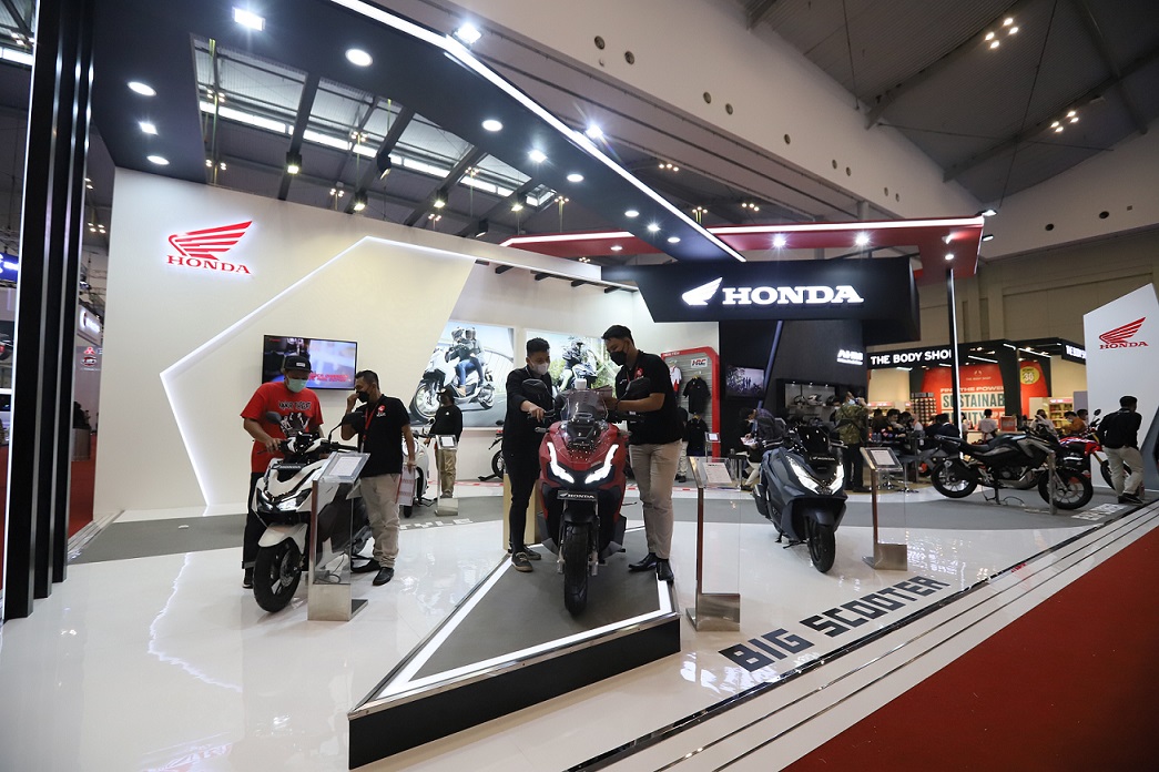 Motor Baru Honda ST125 Dax dan New Honda ADV160 Hadir di GIIAS 2022