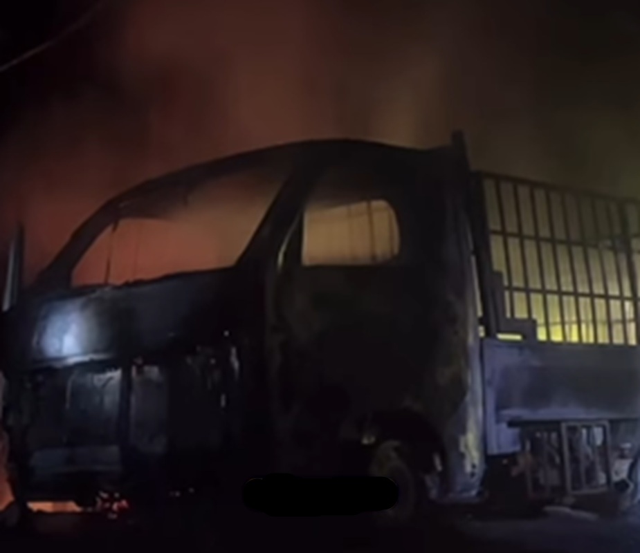 Waduh! Mobil Bermuatan 30 Galon Solar Terbakar di Tanjab Timur, Api Membesar dalam Hitungan Menit