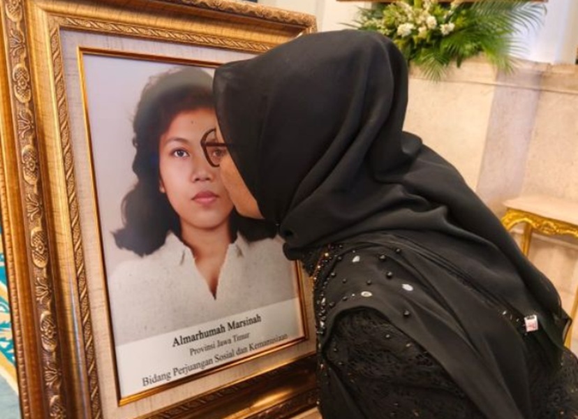 Pesan Kakak Marsinah kepada Prabowo: Hapus Outsourcing