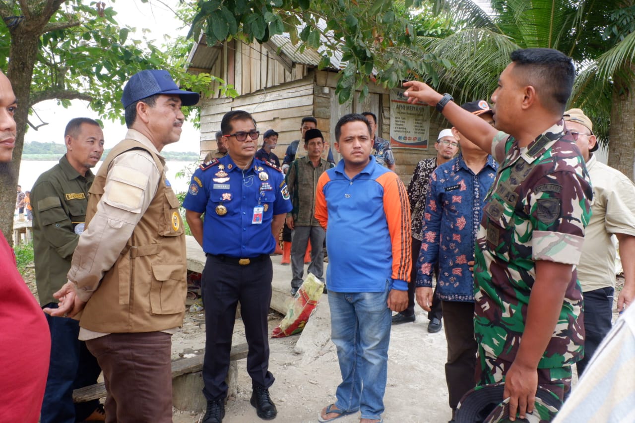 Pj Bupati Muaro Jambi Raden Najmi Kunjungi Posko Penanganan Kebakaran Hutan dan Lahan   