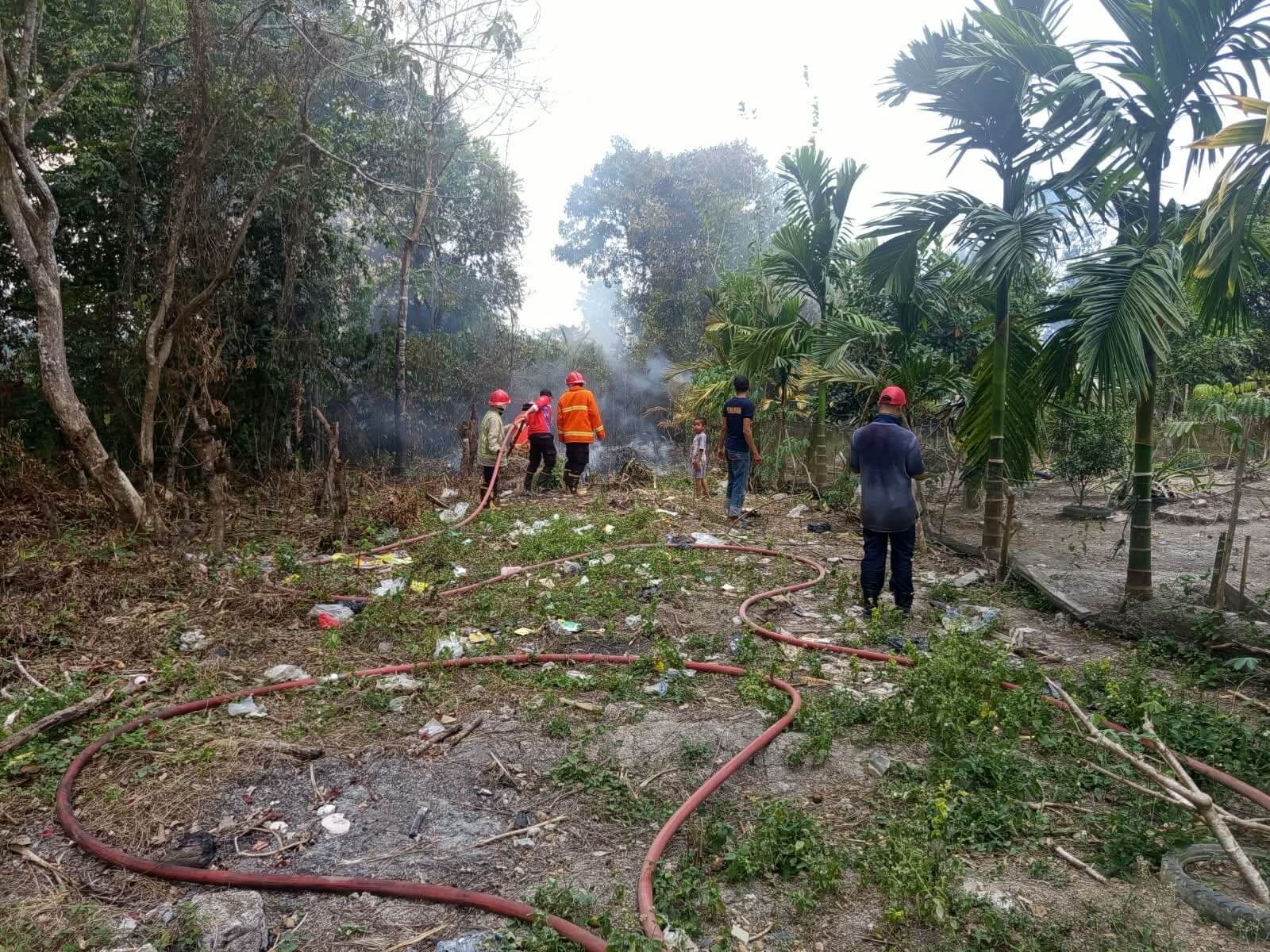 Lahan Dekat Permukiman Warga di Sengeti Terbakar, Damkar Muaro Jambi Kerahkan 1 Armada