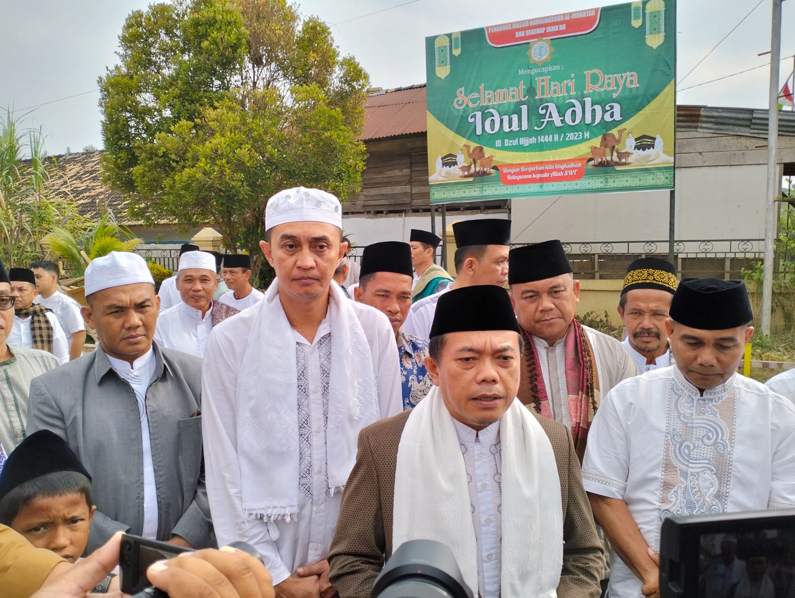 Gubernur Jambi Al Haris dan Pj Bupati Bachyuni Salat Idul Adha di Masjid Nurul Wathon Al-Mukhtar Sengeti