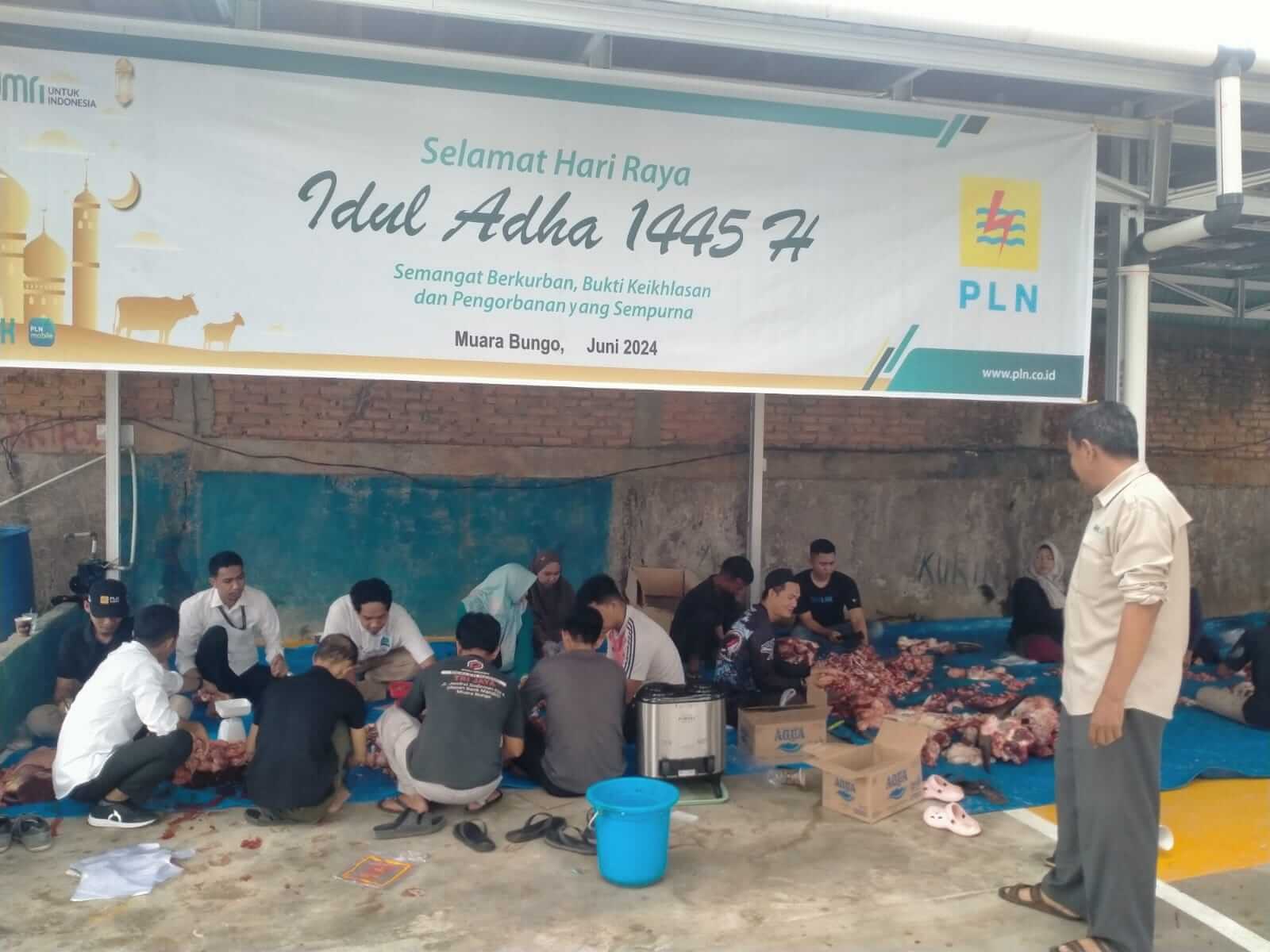 Peringati Idul Adha, PT PLN UP3 Muara Bungo  Salurkan 267 Paket Daging Kurban