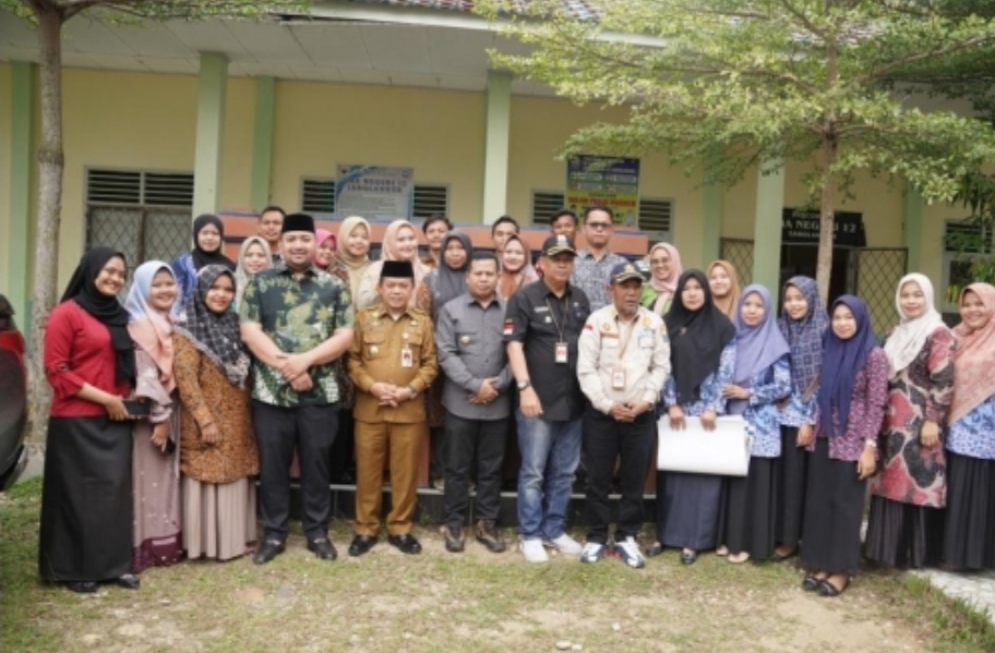 Gubernur Jambi Tinjau SMAN 12 dan SMAN 6 Sarolangun