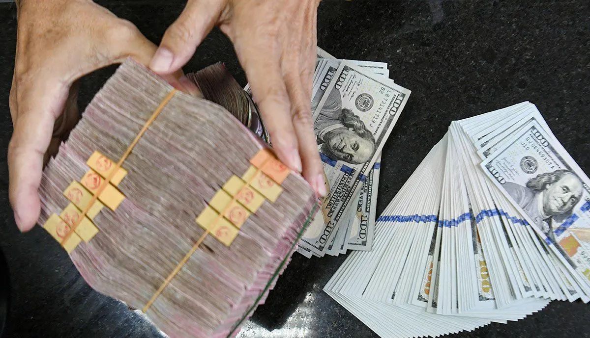 Rupiah Melemah, Perbanas Soroti Arahan Pemerintah Naikkan Bunga Deposito Valas