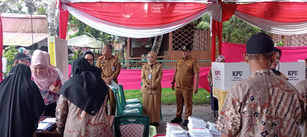 Pj Wali Kota Tinjau Langsung TPS untuk Pastikan Pemilu di Kota Jambi Berjalan Kondusif