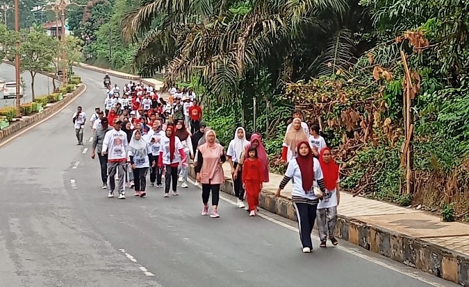 Mak Ganjar Jambi Ajak Warga Hidup Sehat Lewat Jalan Santai 