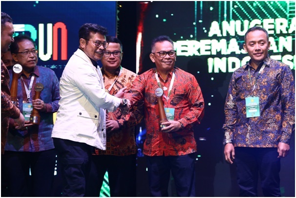 PT Inti Indosawit Subur (Asian Agri), Terima Penghargaan Program Peremajaan Sawit Rakyat dari Kementan