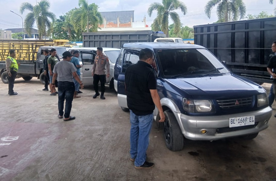Lah! Empat Mobil Kuda Diduga Pelansir BBM Subsidi Diamankan Polsek Kota Baru di SPBU Pall 7