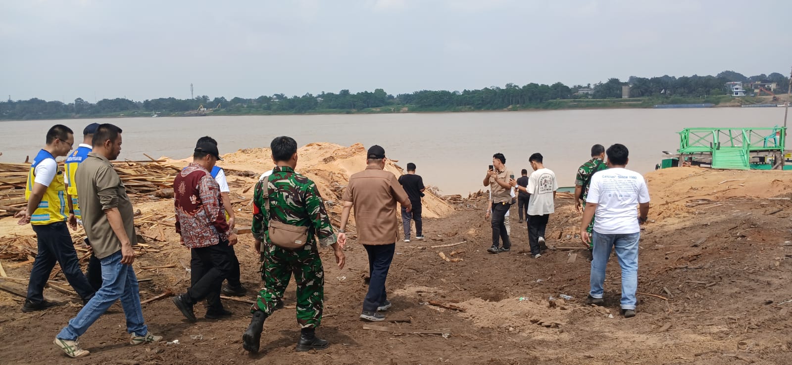Longsor Ancam Fasilitas Vital, Turap Sungai Pasir Panjang Diperjuangkan