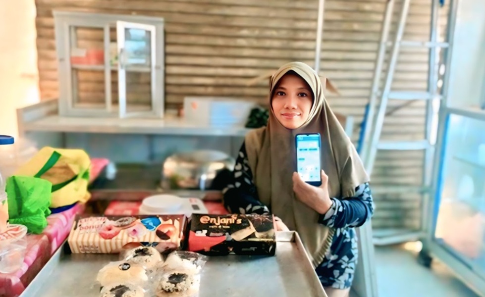 Bangkit dari Keterbatasan, Usaha Kue Tantiningsih Kini Topang Ekonomi Keluarga Berkat Sinergi Holding UMi