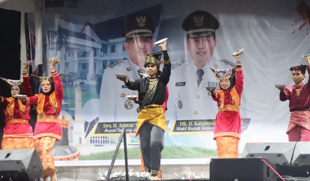 Seni Budaya Minang dan India Bersatu Meriahkan HUT ke-81Republik Indonesia dan Hari Jadi ke-61 Tanjab Barat 