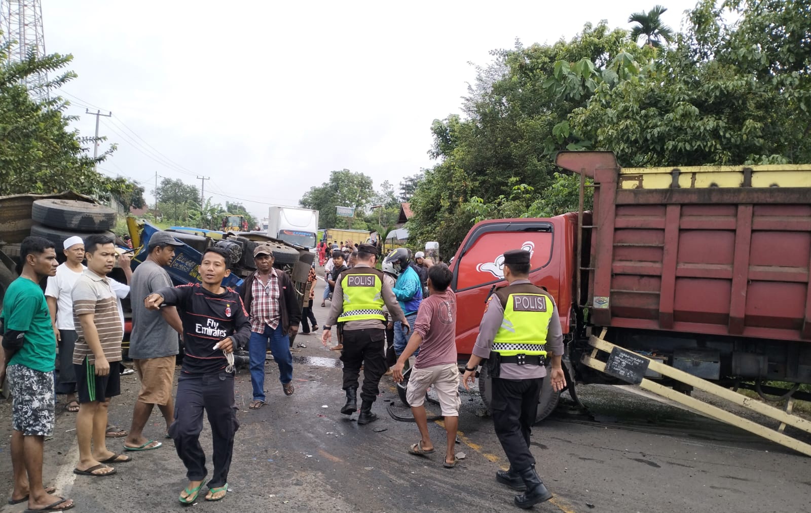Laka Beruntun Kembali Terjadi di Jalan Jambi Palembang KM 19 Mestong