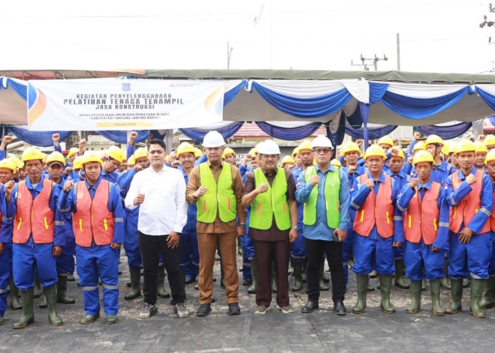 Bupati Anwar Sadat Tekankan Peran Vital Jasa Konstruksi dalam Mendorong Pembangunan Tanjab Barat