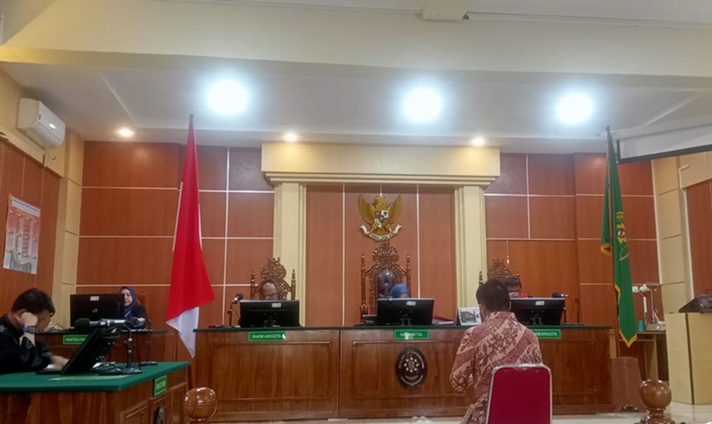 Minta Dibebaskan! Mantan Kadispora Sungai Penuh Donfitri Jaya Menangis Baca Pembelaan