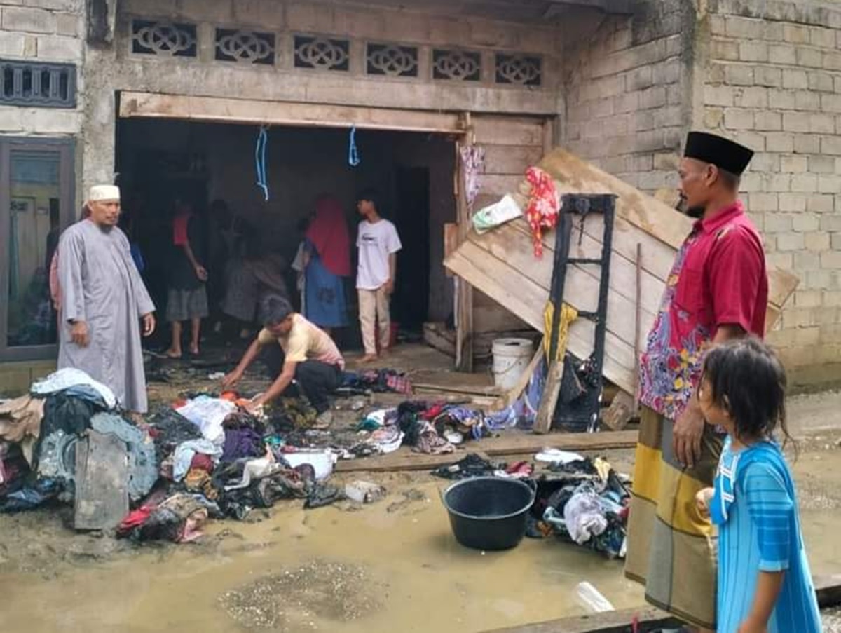 Kebakaran Hebat Menghanguskan 1 Unit Kios di Dusun Sungai Gambir Kabupaten Bungo 