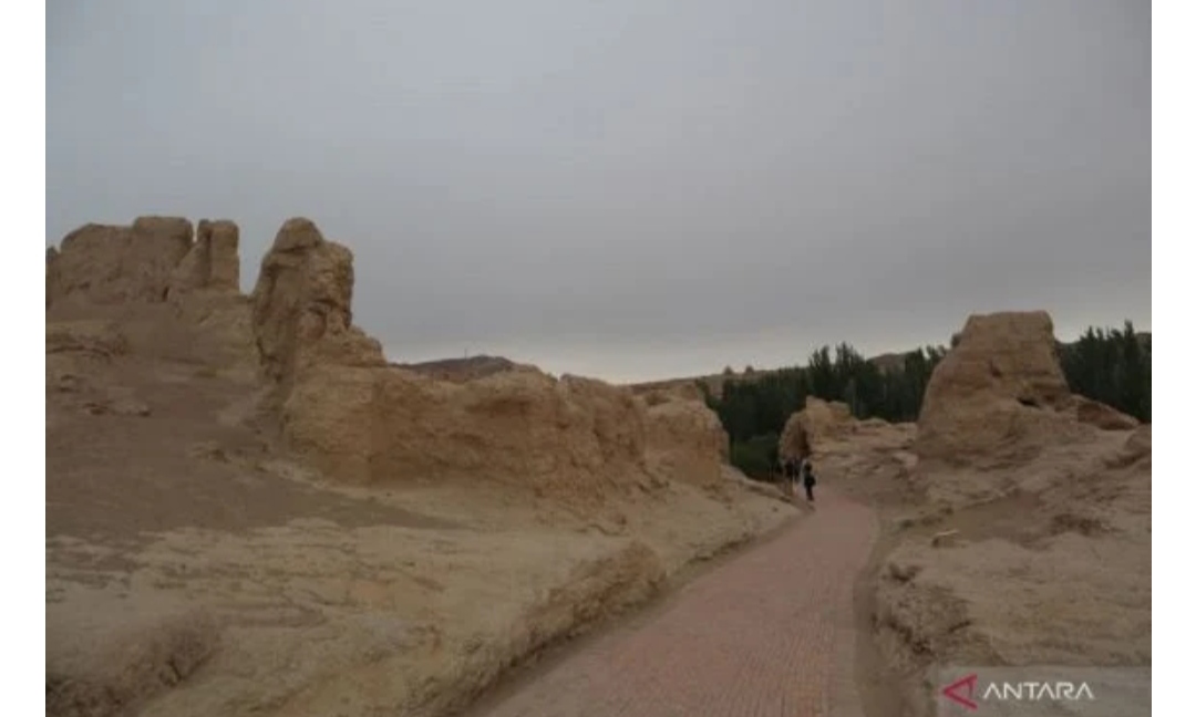 Ribuan Turis China Terjebak di Xinjiang, Liburan Berantakan