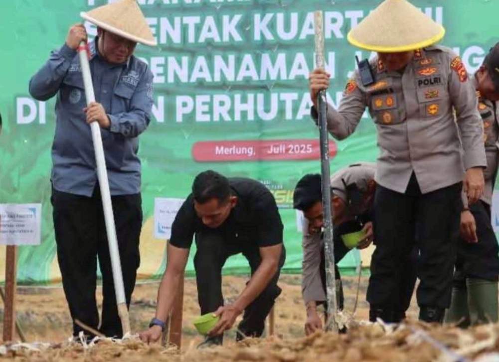Wabup dan Kapolres Tanjab Barat Tanam Jagung Serentak, Dukung Swasembada Pangan Nasional Bersama Kapolri