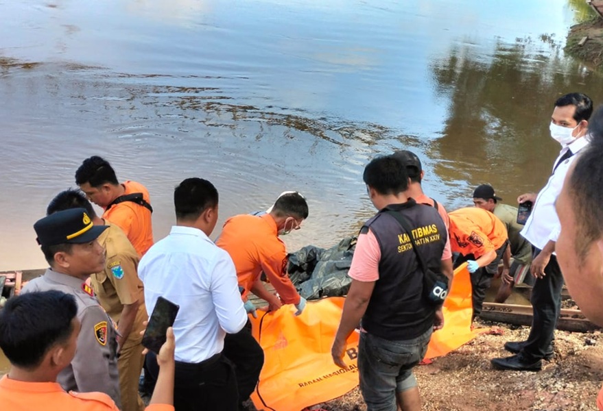 Geger, Warga Temukan Mayat Pria Tak Dikenal Mengapung di Sungai Batang Tembesi Batanghari