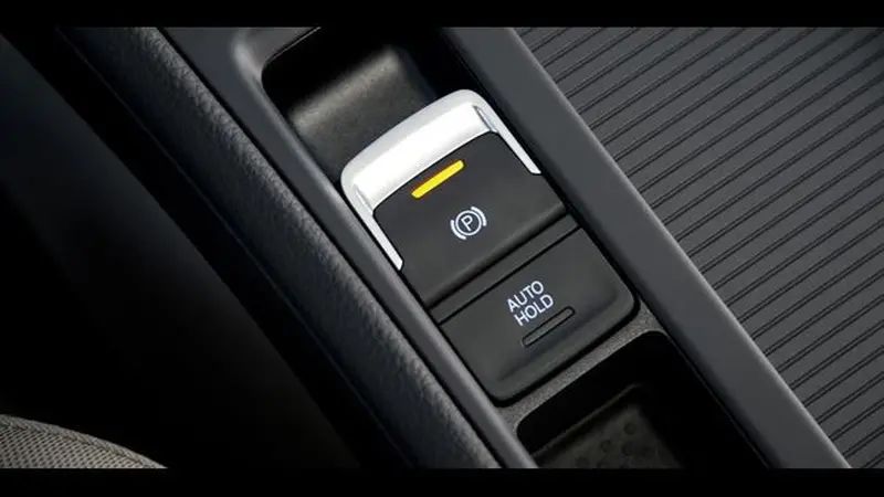 Waspada! Gunakan Rem Parkir Terlalu Lama Bisa Bikin Kampas Menempel dan Copot