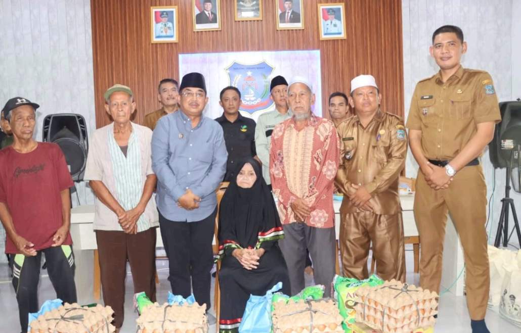 Bupati Anwar Sadat Gerak Cepat, Ribuan Paket Sembako Digelontorkan untuk Warga Kurang Mampu di Tanjab Barat